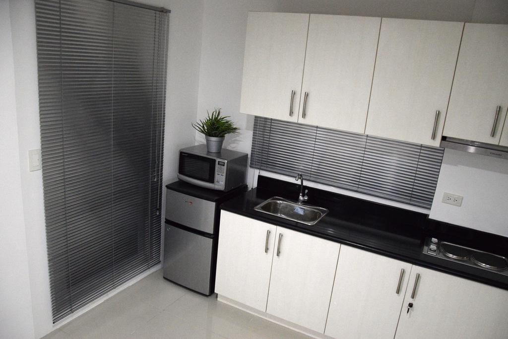 Jazz Makati Luxury Apartment มะนิลา ภายนอก รูปภาพ