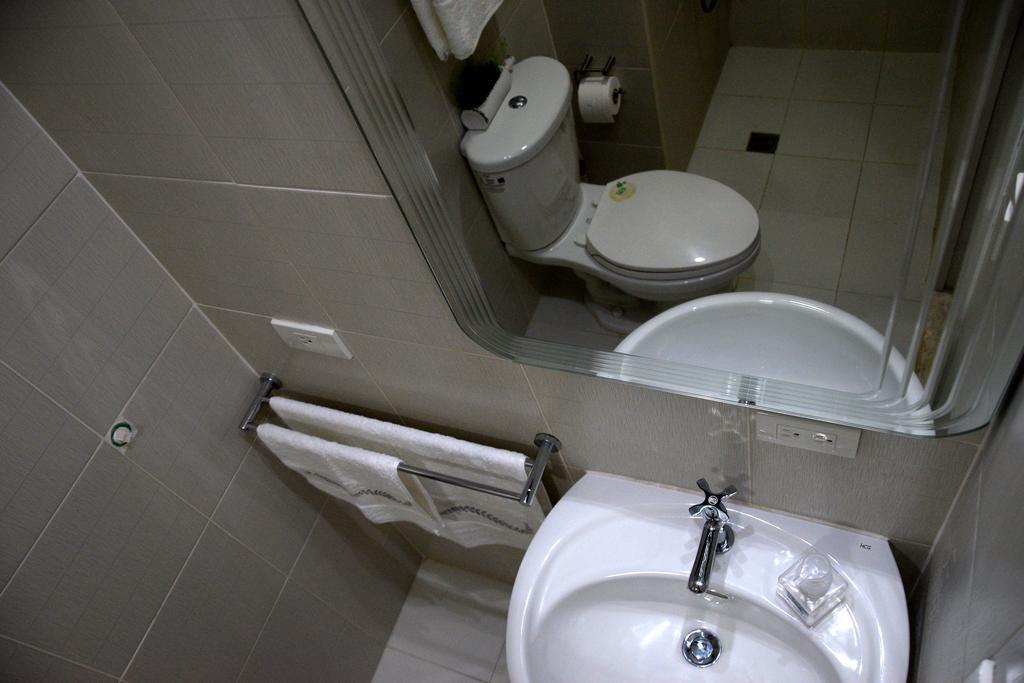 Jazz Makati Luxury Apartment มะนิลา ภายนอก รูปภาพ